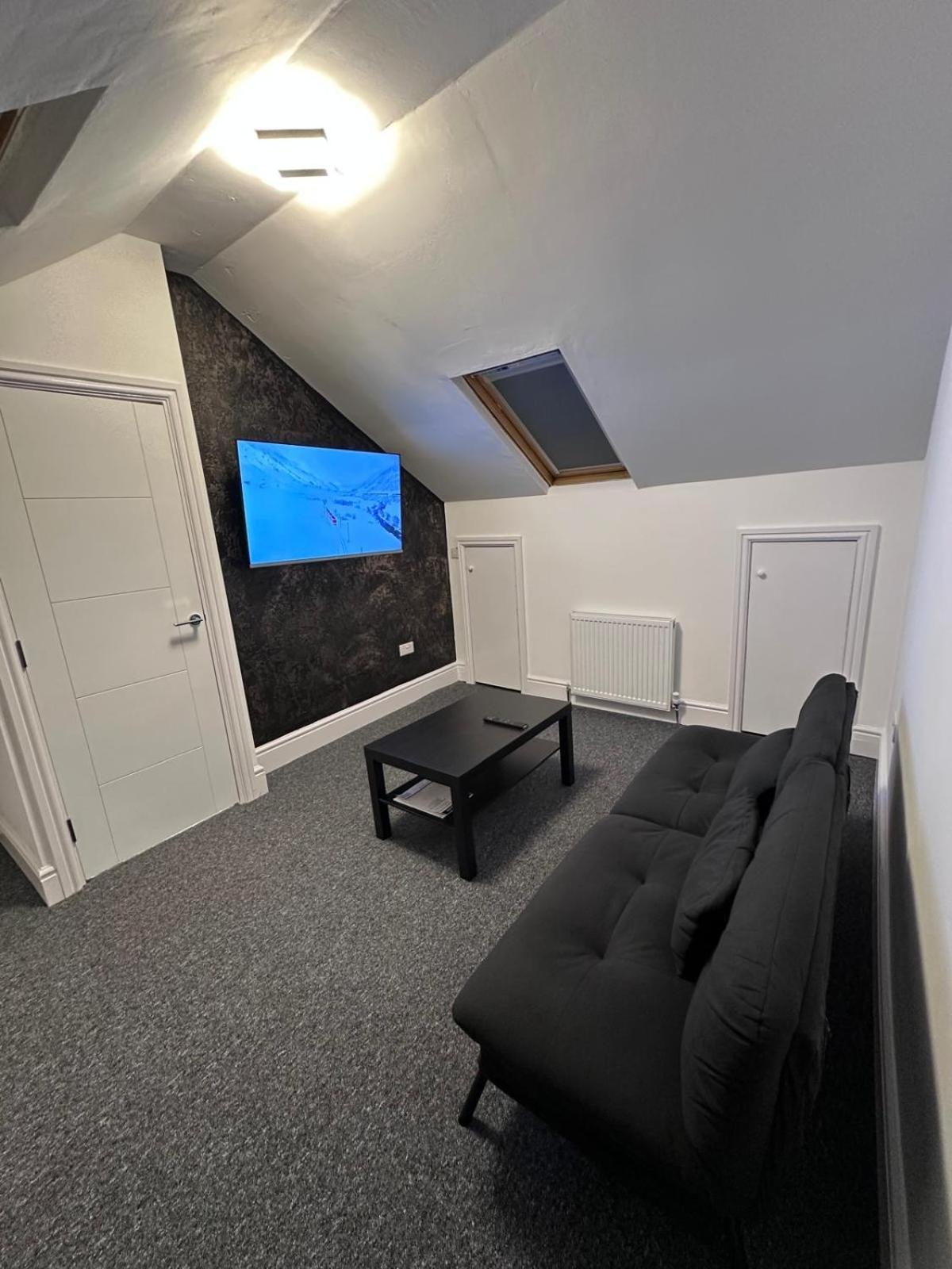 Modern Two-Bedroom Apartment Manchester Exterior photo